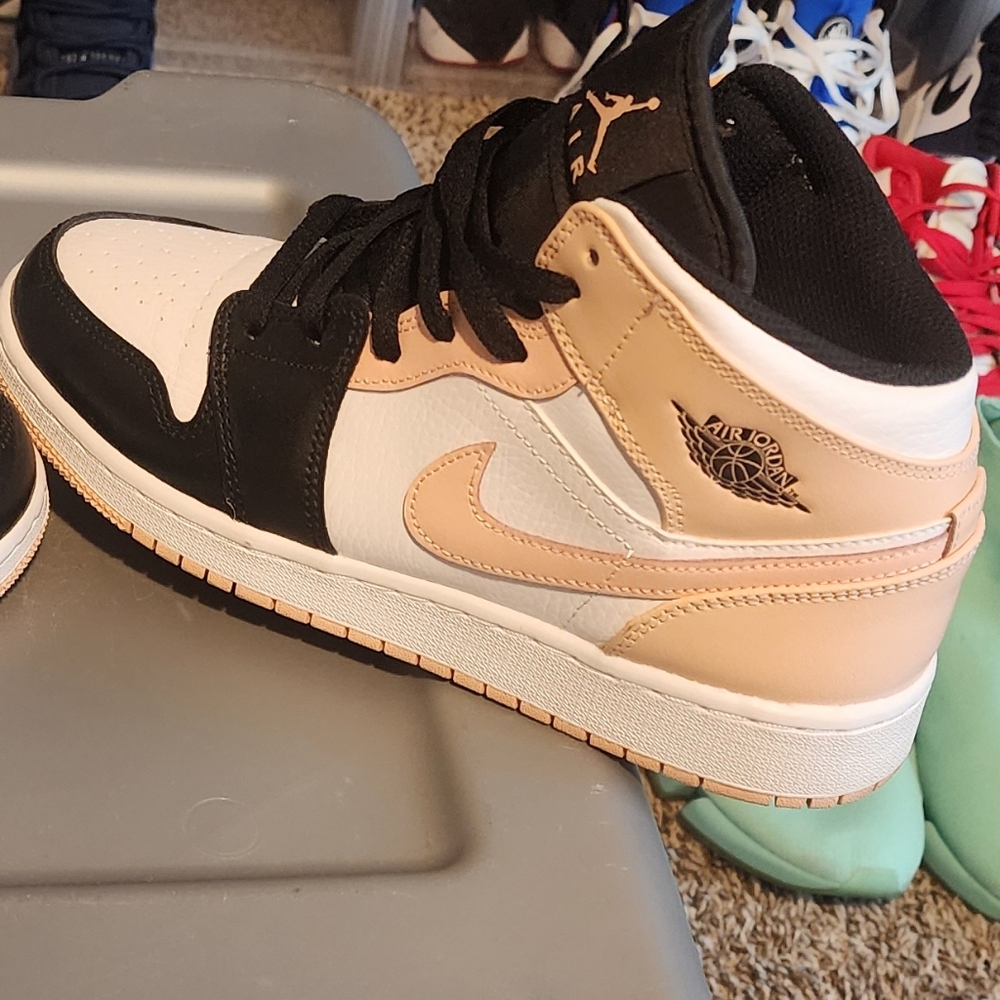 Nike Kids Sneakers Black and Cream